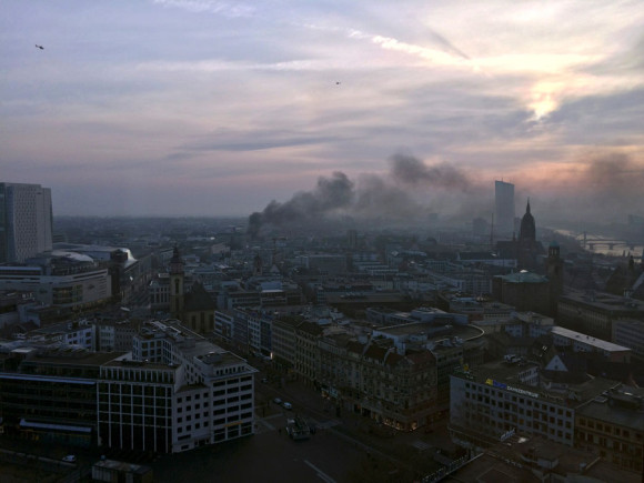 Frankfurt am Morgen des 18.3.2015; Blickrichtung: Osten. Bild: Reuters